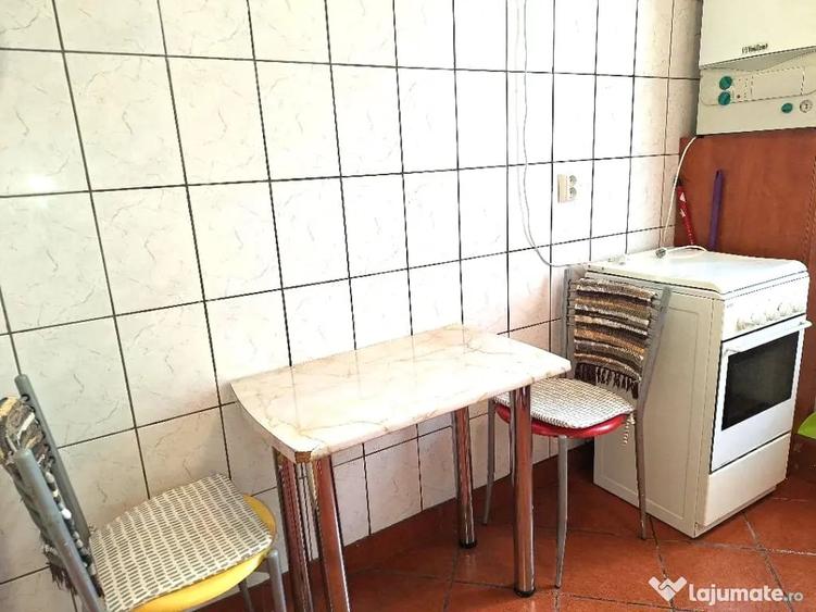 Apartament cu 2 camere semidecomandat în Trivale