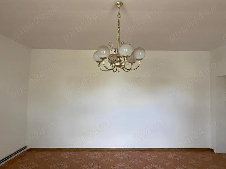 Casă cu 4 camere cu Teren 2877 Mp în Dolaț