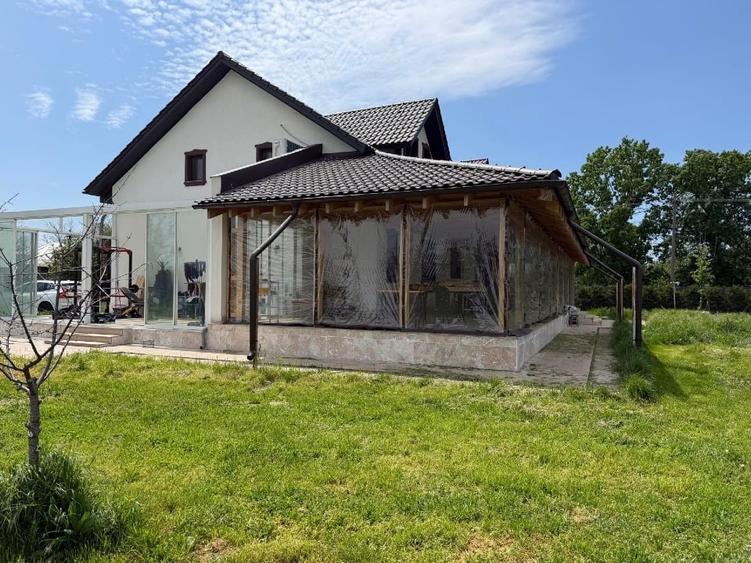 Casă individuală cu 4 camere cu Canalizare în Dăscălești