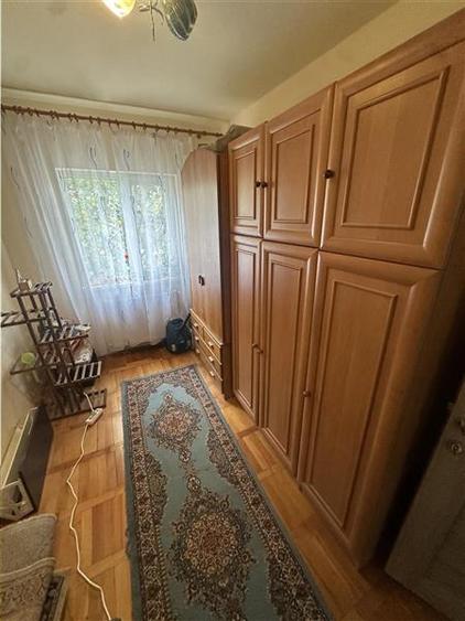 Apartament cu 3 camere decomandat, mobilat în Lipovei