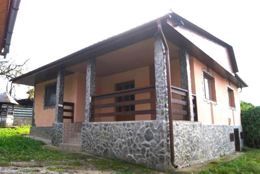 Casă individuală cu 3 camere cu Teren 1084 Mp în Vața de Jos