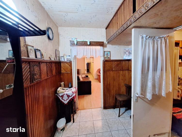 Apartament cu 3 camere semidecomandat în Mioriței