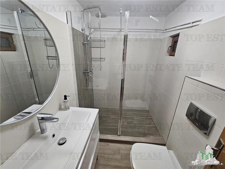 Apartament cu 4 camere decomandat, mobilat în Trocadero