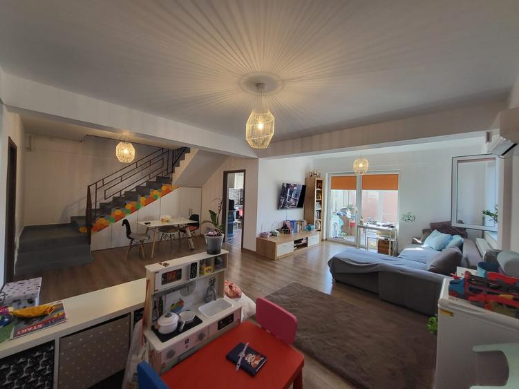Duplex cu 5 camere cu Canalizare în Sud-Est