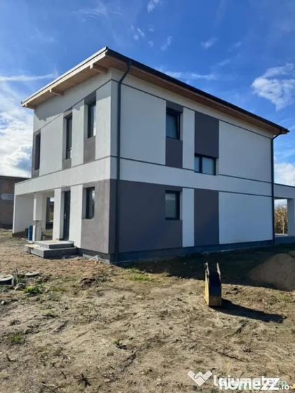 Casă cu 4 camere cu Teren 420 Mp în Săsar