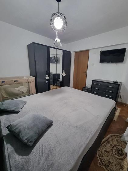 Apartament cu 3 camere decomandat în Prajila