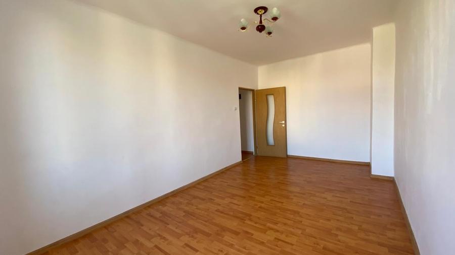 Apartament cu 2 camere decomandat în Tractorul