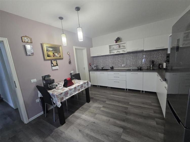Casă individuală cu 5 camere cu Teren 1600 Mp în Șinca Veche