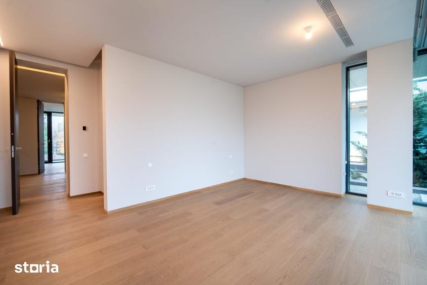 Casă cu 7 camere cu Teren 950 Mp în Central