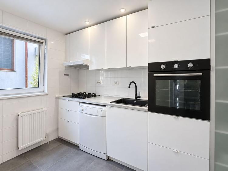Apartament cu 4 camere decomandat, mobilat în Herăstrău