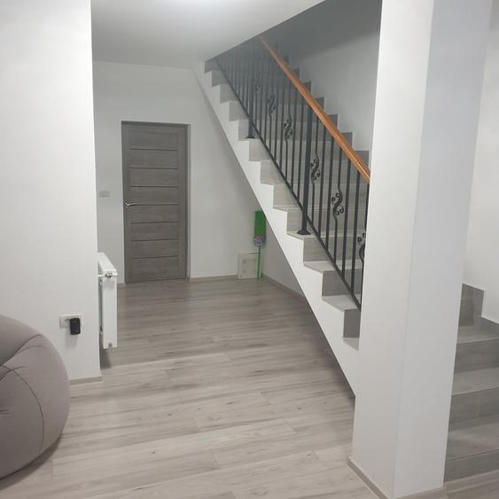 Casă cu 4 camere cu Teren 493 Mp în Central