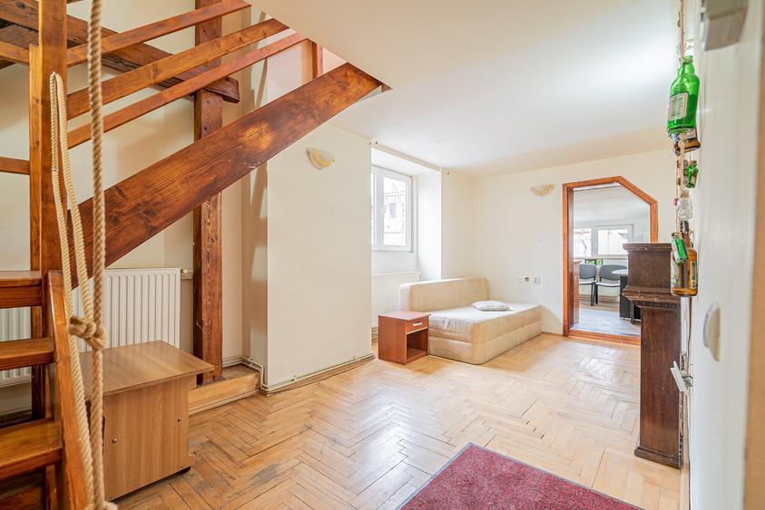 Apartament cu 5 camere nedecomandat, mobilat în Centrul Istoric
