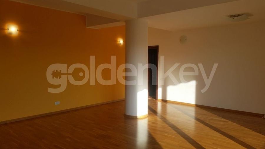 Apartament cu 4 camere decomandat în Floreasca