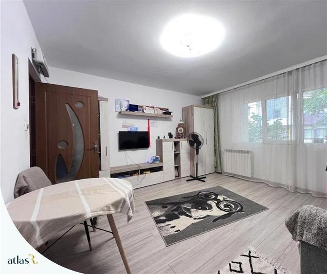 Apartament cu 2 camere decomandat în Nicolina