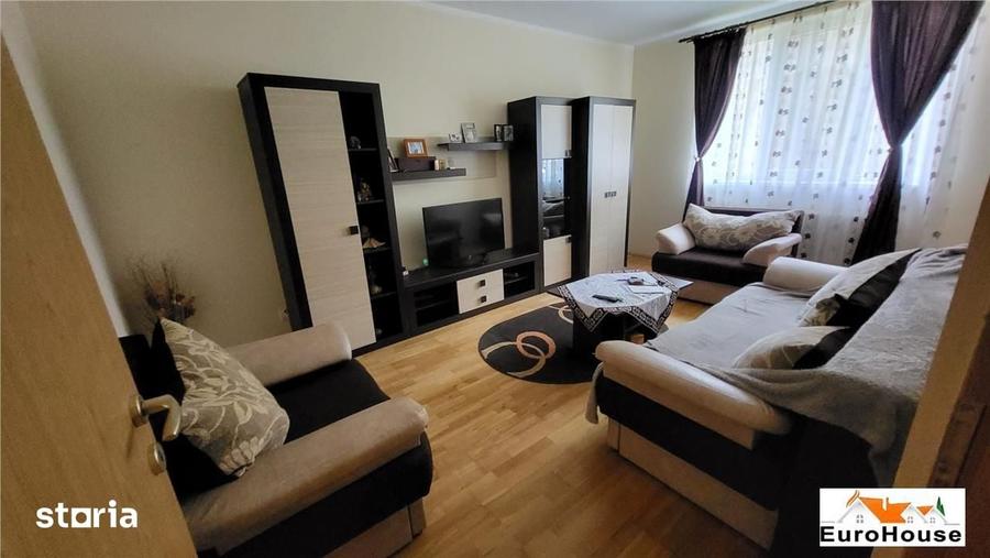 Apartament cu 3 camere în Cetate