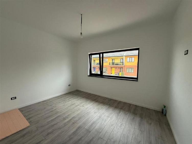 Casă cu 4 camere cu Teren 500 Mp în Valea Lupului