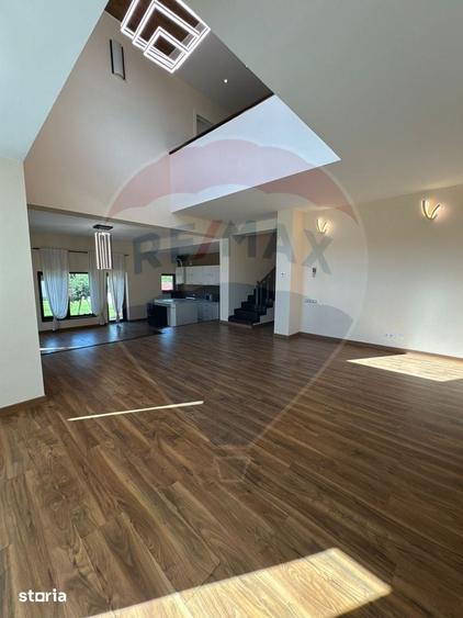 Casă cu 4 camere cu Teren 800 Mp în Central