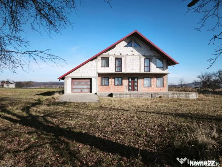Casă cu 5 camere cu Teren 1792 Mp în Mitocu Dragomirnei