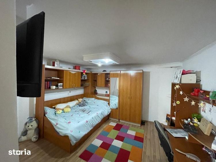 Casă cu 5 camere cu Teren 380 Mp în 1 Mai