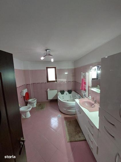 Casă cu 4 camere cu Teren 1000 Mp în Garoafa
