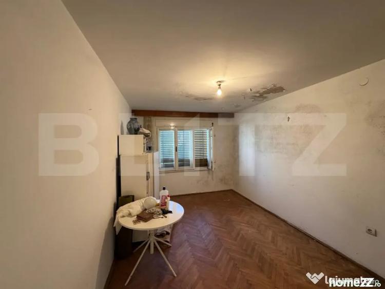Casă cu 6 camere cu Teren 700 Mp în 700