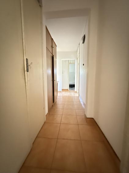 Apartament cu 3 camere decomandat în Soarelui