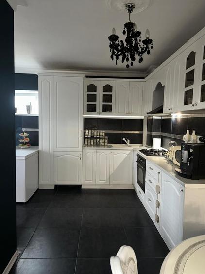Apartament cu 3 camere decomandat în Bârzești