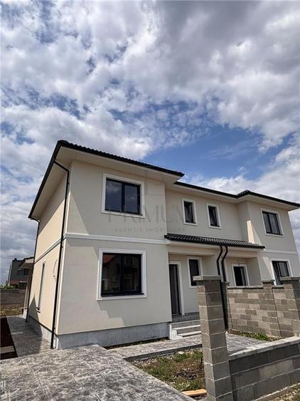 Duplex cu 4 camere cu Canalizare în Moșnița Nouă