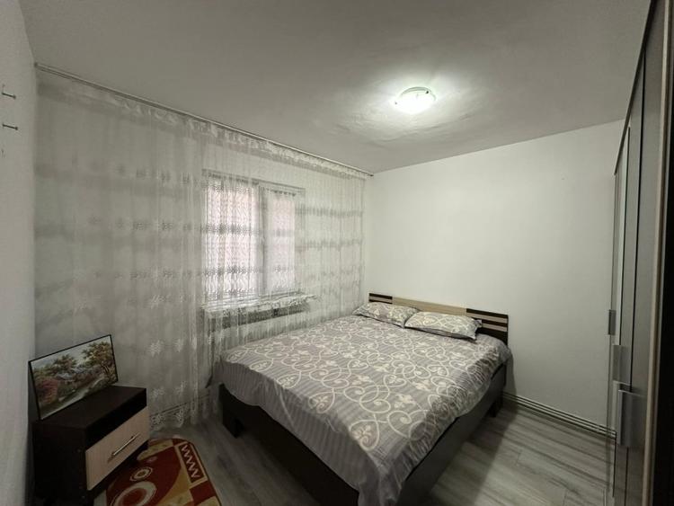 Apartament cu 2 camere semidecomandat, mobilat în Craiovița Nouă