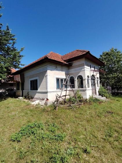 Casă cu 4 camere în Central