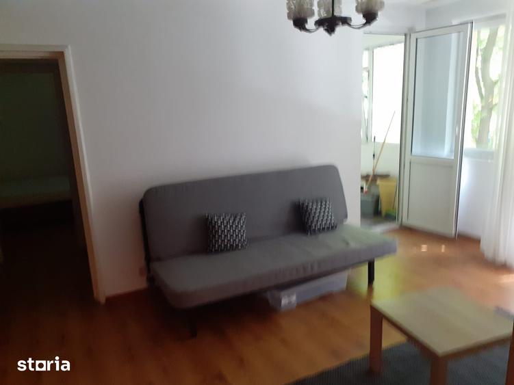 Apartament cu 2 camere semidecomandat în Tei