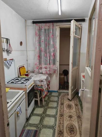 Apartament cu 3 camere semidecomandat în Micro 16