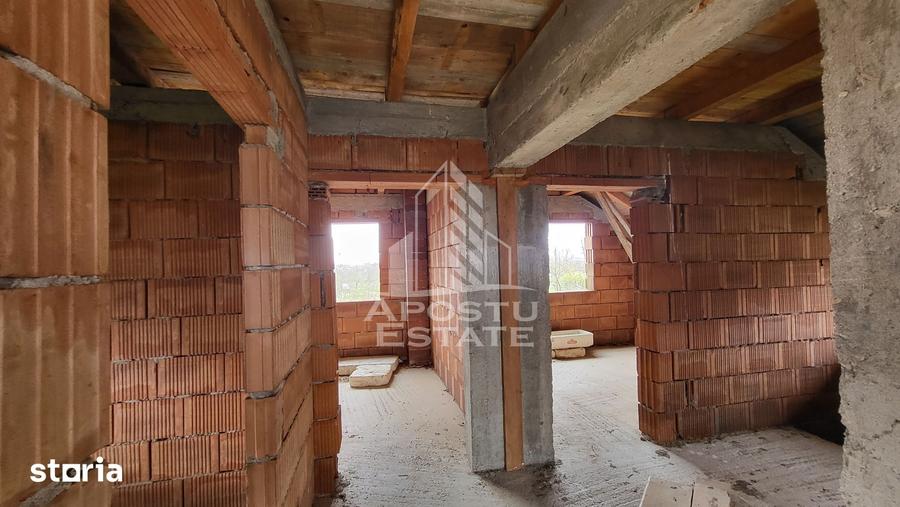 Casă cu 5 camere cu Teren 480 Mp în Peciu Nou