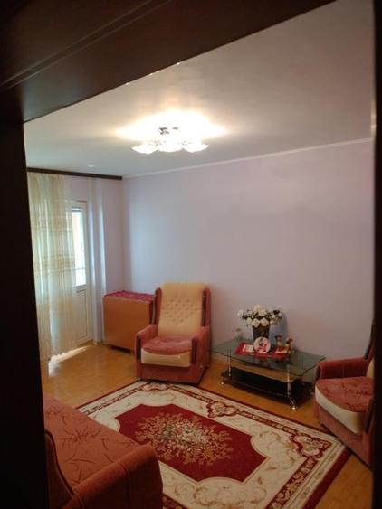 Apartament cu 3 camere decomandat în Drumul Taberei