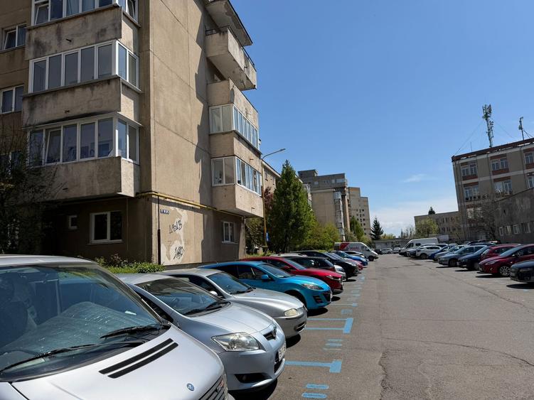 Apartament cu 3 camere decomandat în Județean