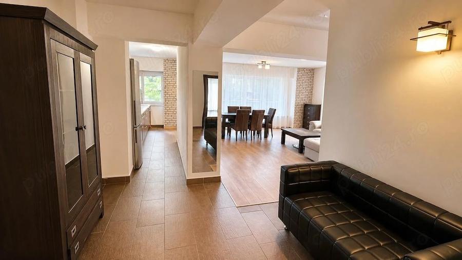 Apartament cu 4 camere decomandat în Plopilor