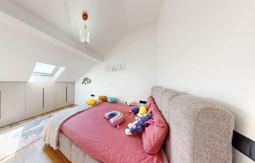 Apartament cu 4 camere în Industrial Vest