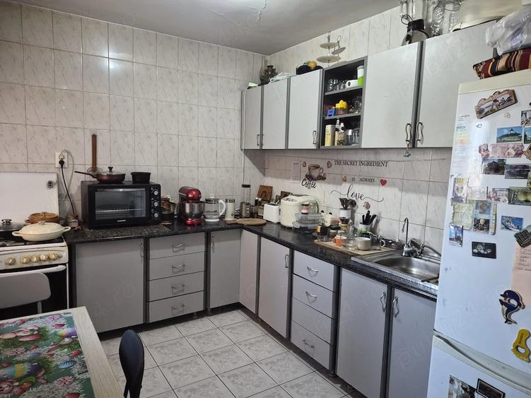 Apartament cu 4 camere decomandat în Chișinau