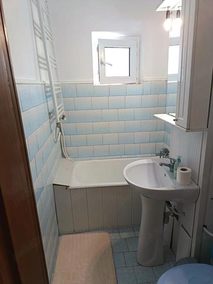 Apartament cu 3 camere semidecomandat în Sud