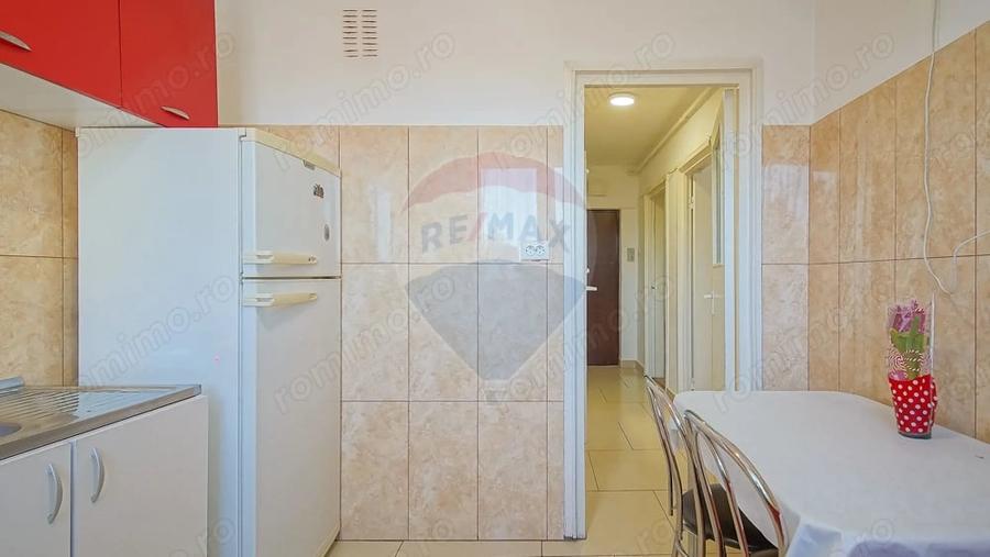 Apartament cu 3 camere semidecomandat în Astra