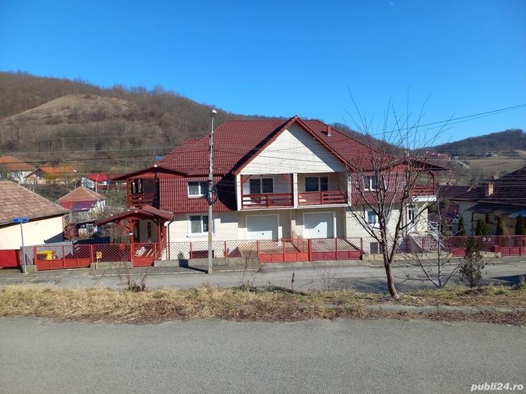 Casă cu 8 camere cu Teren 731 Mp în Mediaș