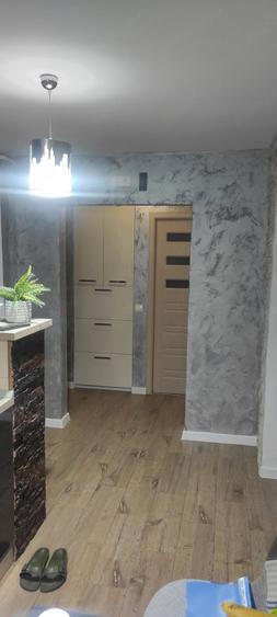 Apartament cu 3 camere decomandat în Malu Roșu