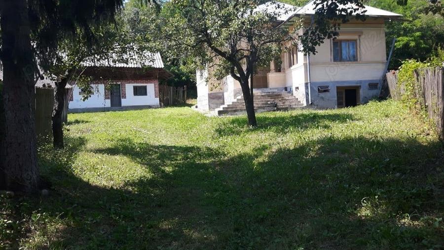 Casă cu 4 camere în Glodu (Călinești)