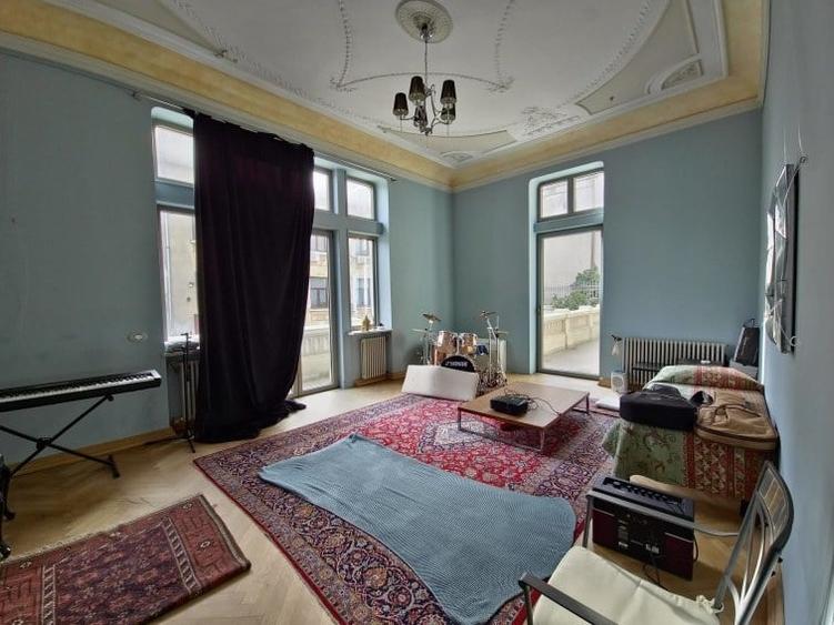 Casă cu 16 camere cu Teren 685 Mp în Rosetti