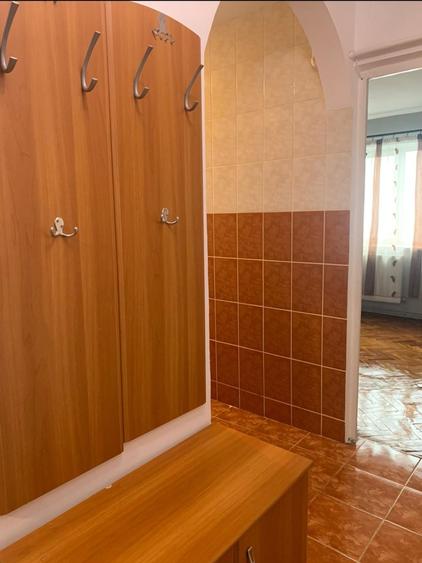 Apartament cu 3 camere decomandat în Romanești