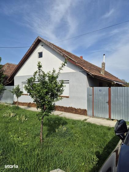 Casă cu 4 camere cu Teren 1098 Mp în Chișineu-Criș