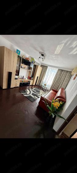 Apartament cu 3 camere decomandat în Trivale