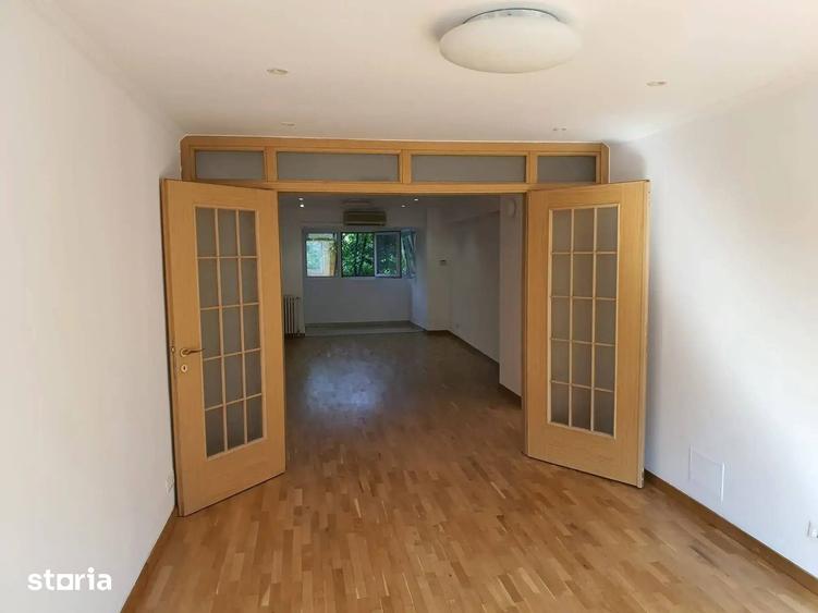 Apartament cu 4 camere semidecomandat în Centrul Civic