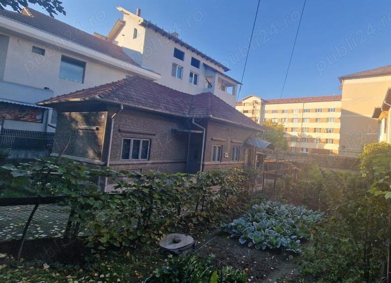 Casă cu 2 camere cu Teren 421 Mp în Central