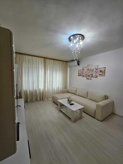 Apartament cu 3 camere semidecomandat în Drumul Taberei
